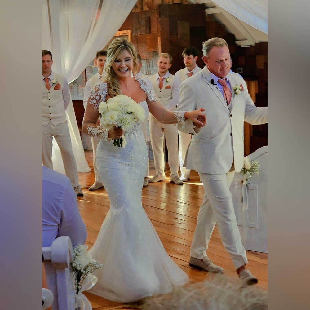 Designer PRONOVIAS PRIVEE Wedding Dress: JAMEELA w/ CUSTOM detach sleeves - Picture 11 of 14